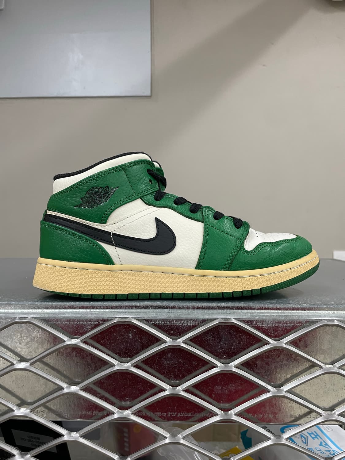 나이키 조던1 미드SE 파인그린 240 상품이미지4