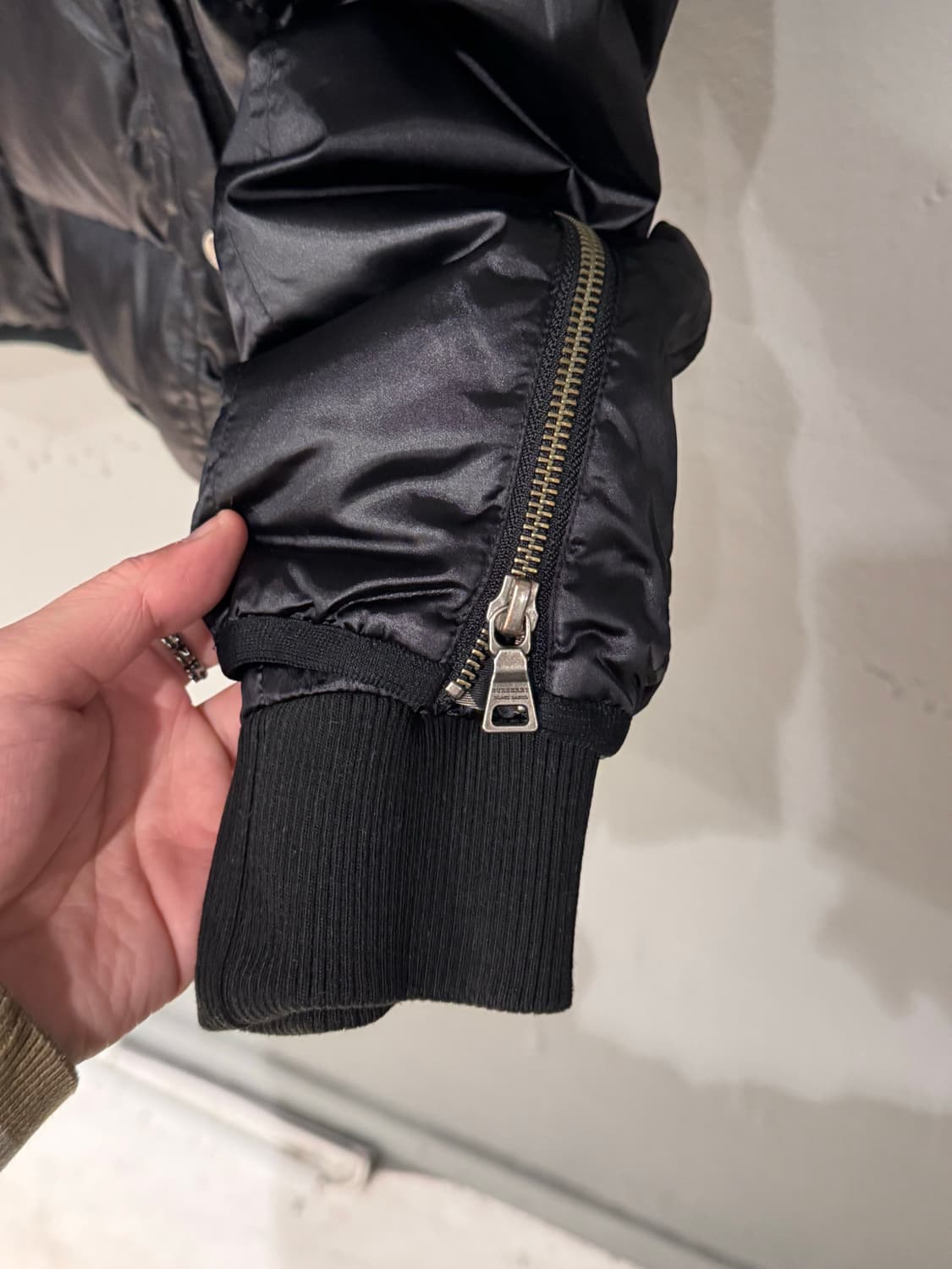 버버리 블랙라벨 구스다운 푸퍼자켓  상품이미지4