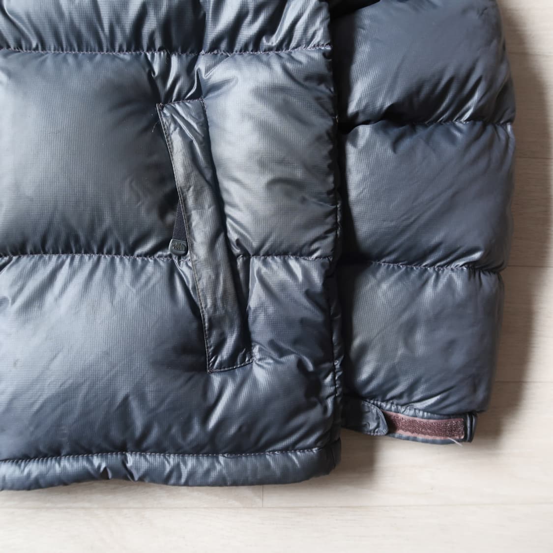 노스페이스 700 눕시 그레이 다운 패딩 상품이미지4