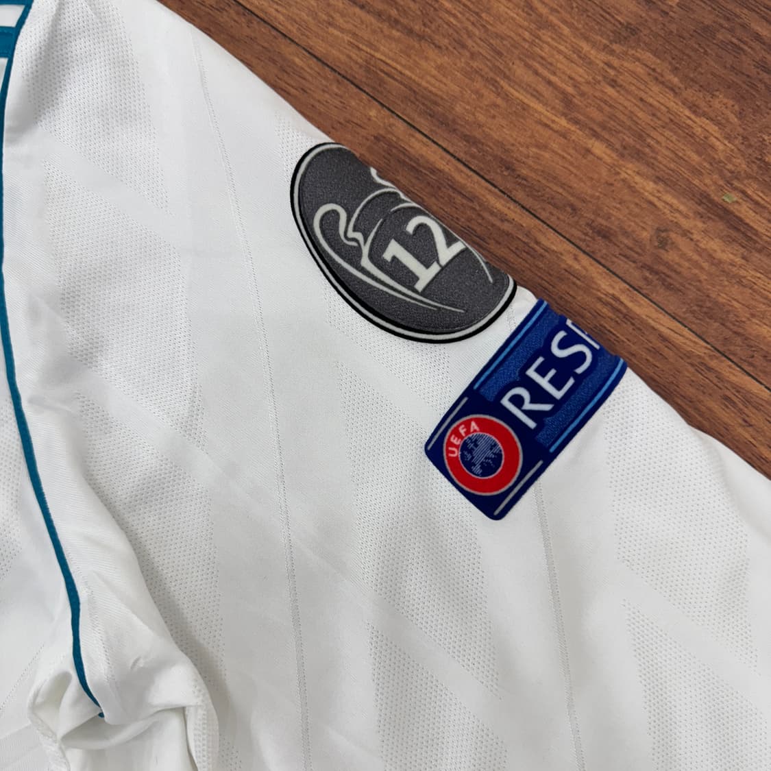 M 아디다스 레알마드리드 17-18시즌 홈 유니폼 (모드리치) 상품이미지5