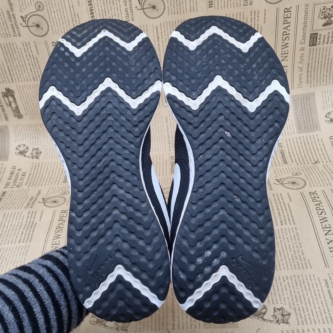 나이키 레볼루션5 블랙 운동화285 상품이미지3