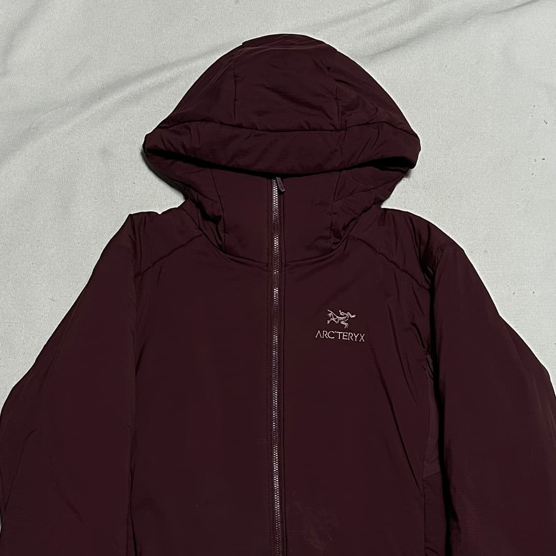 M 아크테릭스 아톰 버건디 등산 자켓 상품이미지1
