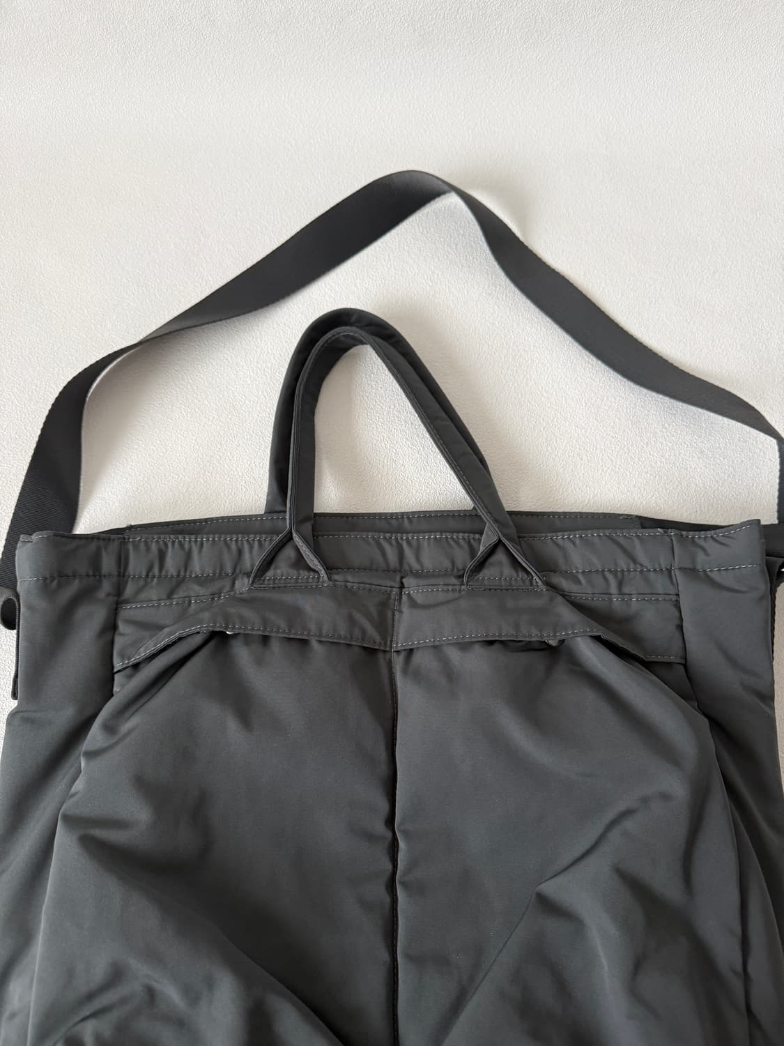 유니클로 씨(UNIQLO C) 헬멧백 상품이미지2