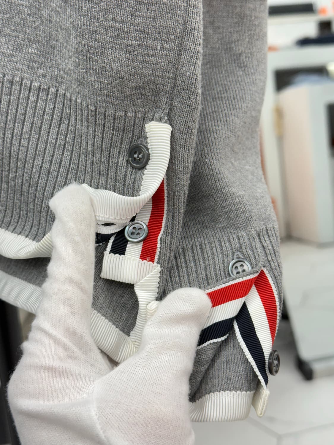 [4] 톰브라운 사선완장 밀라노스티치 포켓 니트 상품이미지4