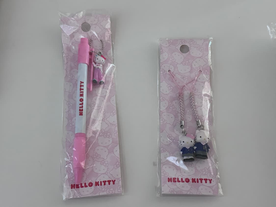 헬로키티 50주년 볼펜(롱다리키티) / 스트랩(교복커플) 상품이미지1