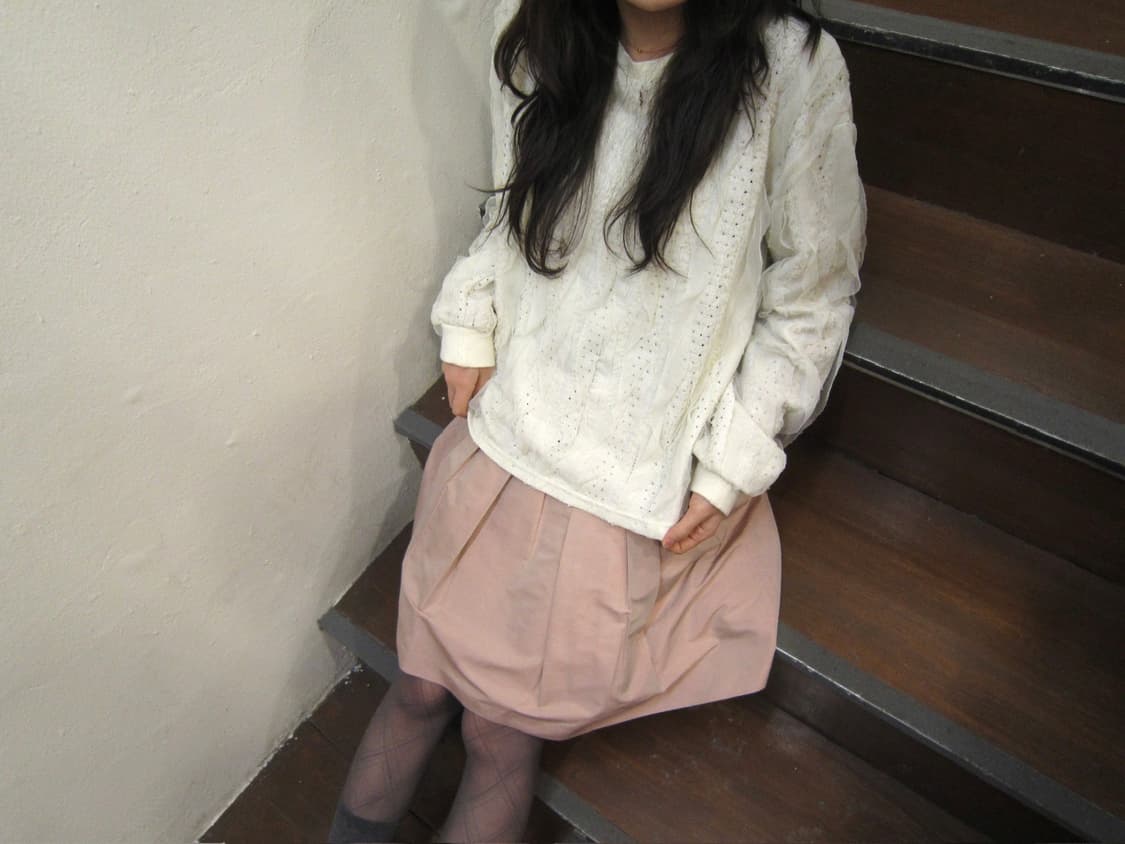 빈티지 라운드넥 니트 레이스 프릴 패널 디테일 루즈핏 아이보리 상품이미지3