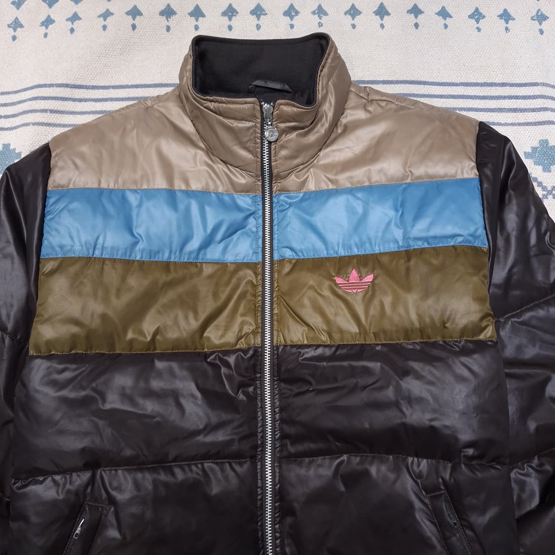 아디다스 00s 블랙 베이지 스카이블루 카키 배색 유광 오리털 패딩 점퍼 상품이미지3