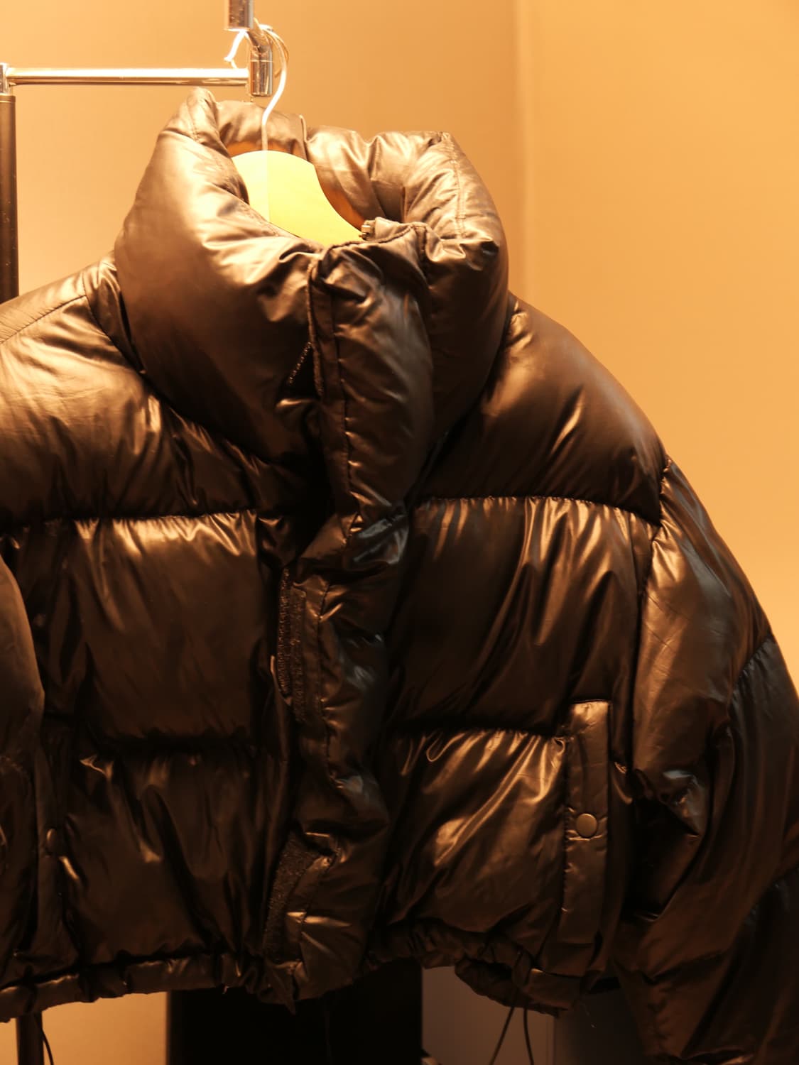 LEEY EMBROIDERED CROP PUFFER BLACK 패딩 상품이미지1