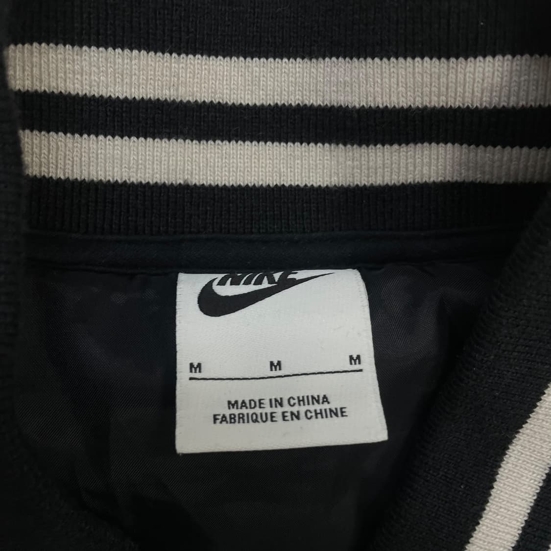 나이키 nsw 어센틱 스우시 바시티 자켓 블랙 상품이미지3