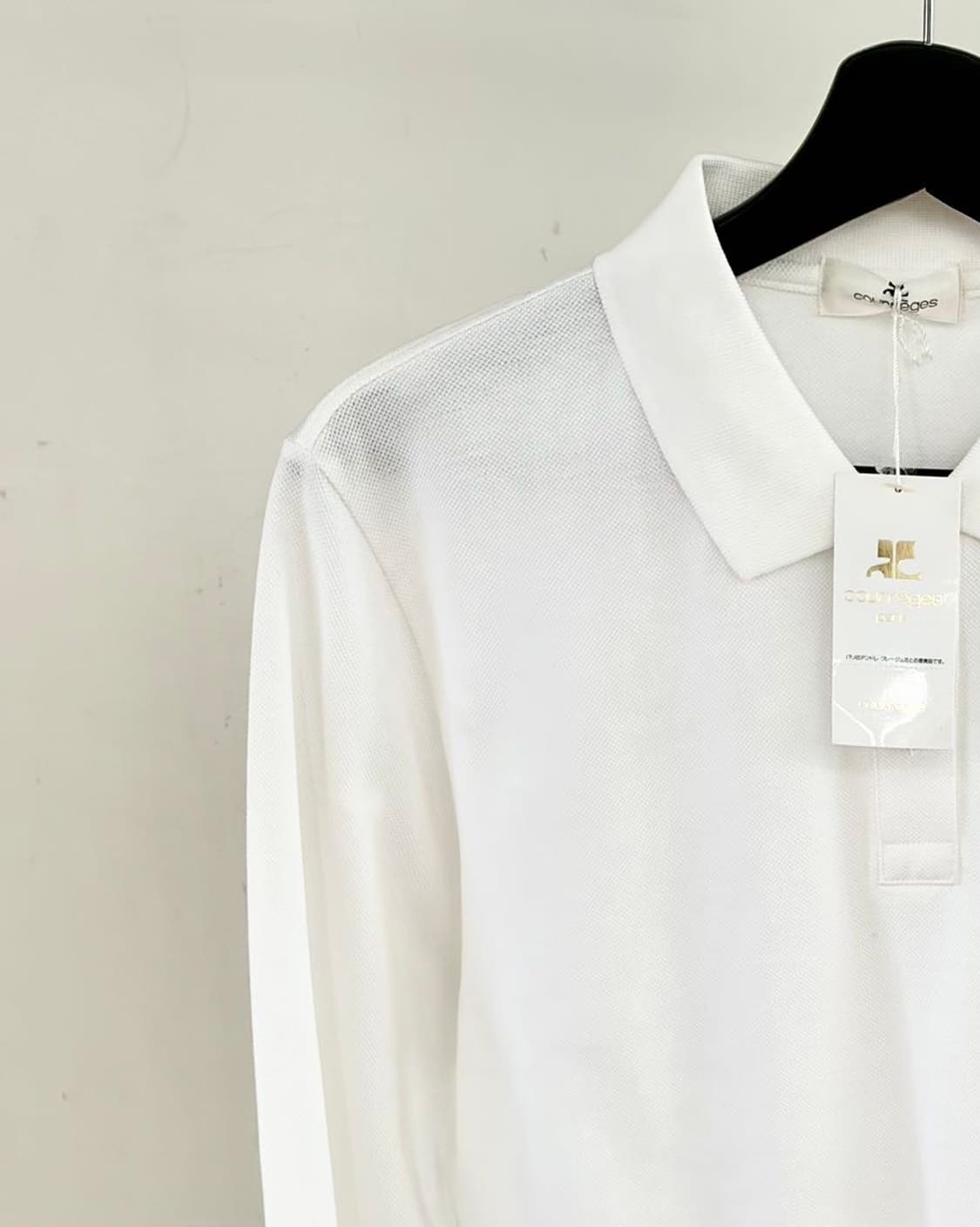 꾸레쥬 화이트 pk 로고 자수 사이드 슬릿 티셔츠  상품이미지2