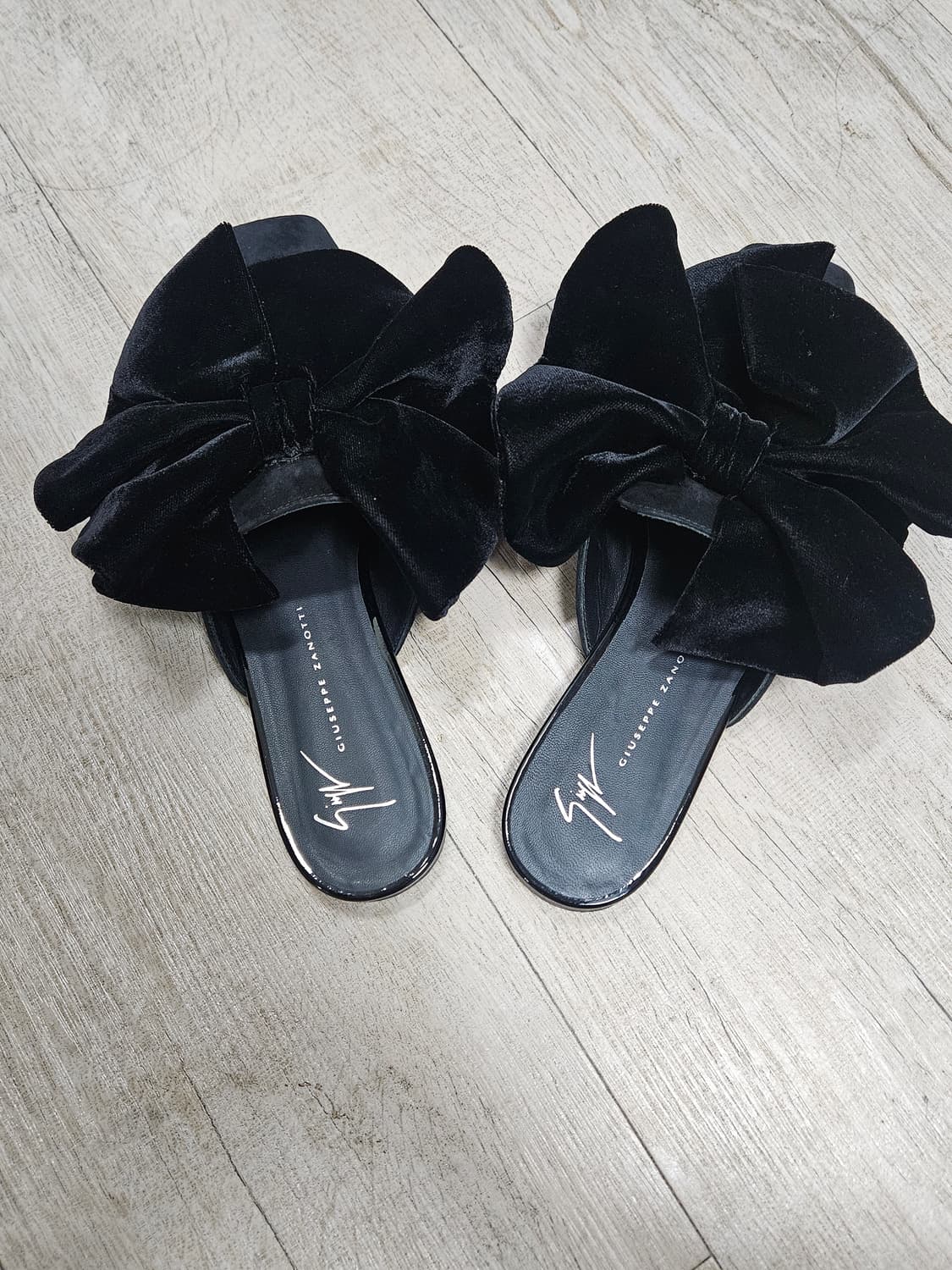 쥬세페자노티 블랙 벨벳 뮬 240~245 상품이미지4