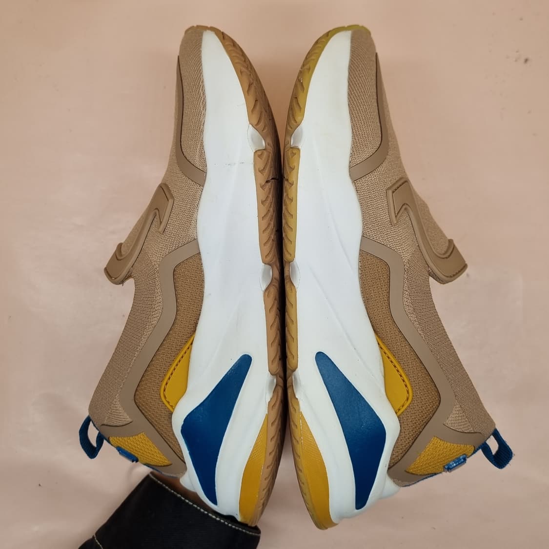 슈콤마보니 베이지 스니커즈 240 상품이미지5