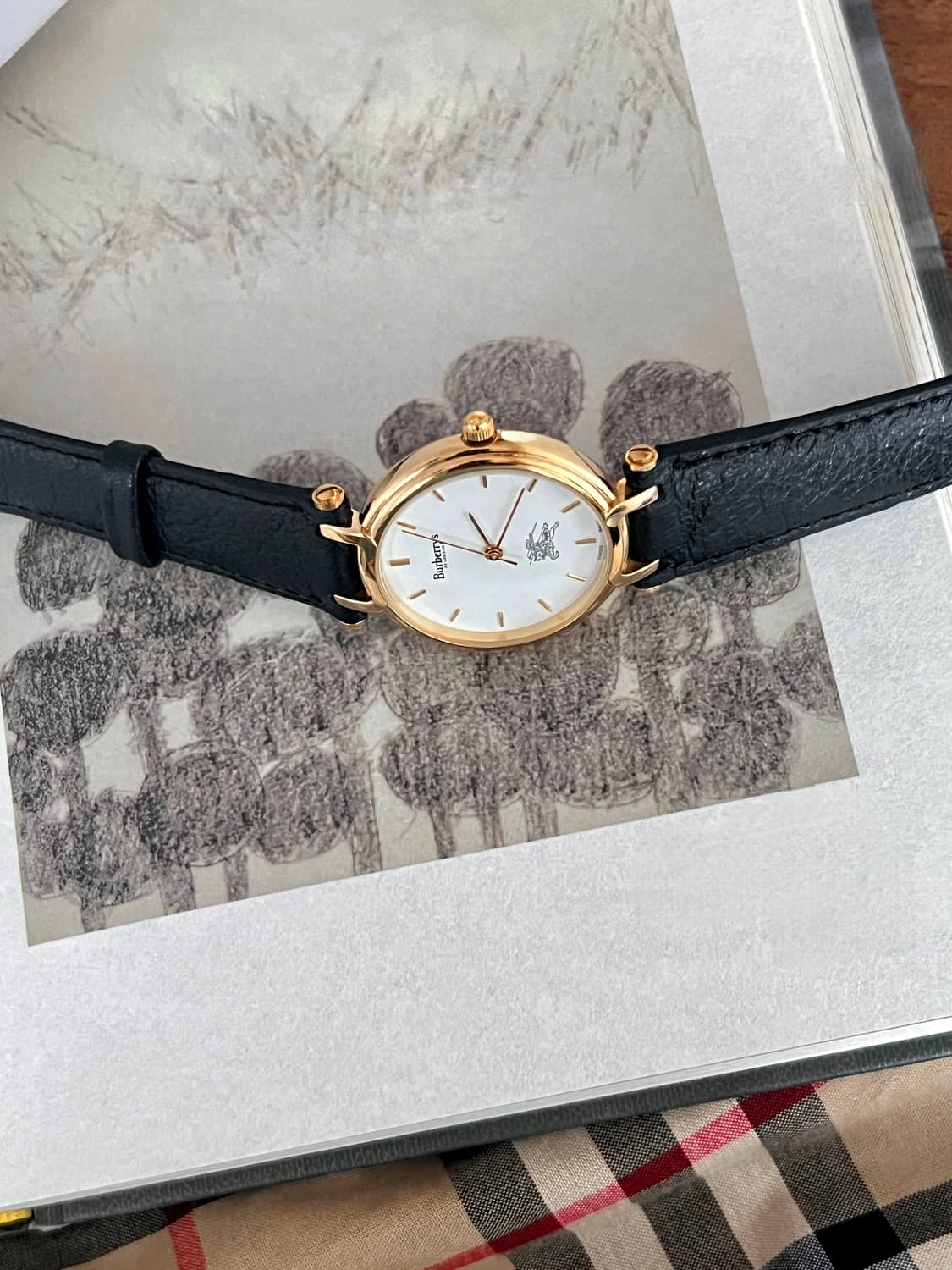 버버리 골드 라운드 화이트 다이얼 시계 / 케어 상품이미지6