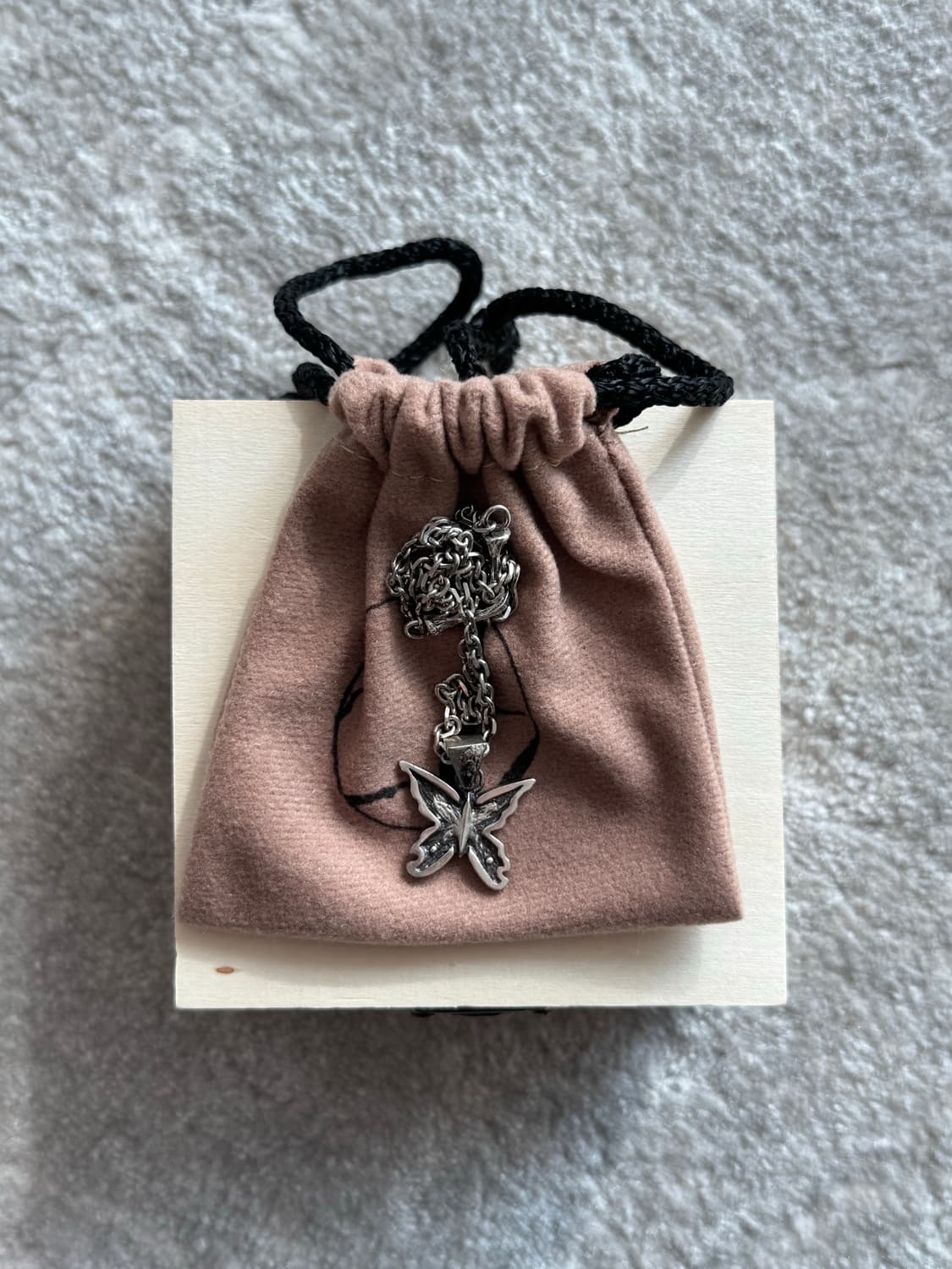 [바호스튜디오] 샤프 버터플라이 네크리스 실버 50cm 상품이미지2