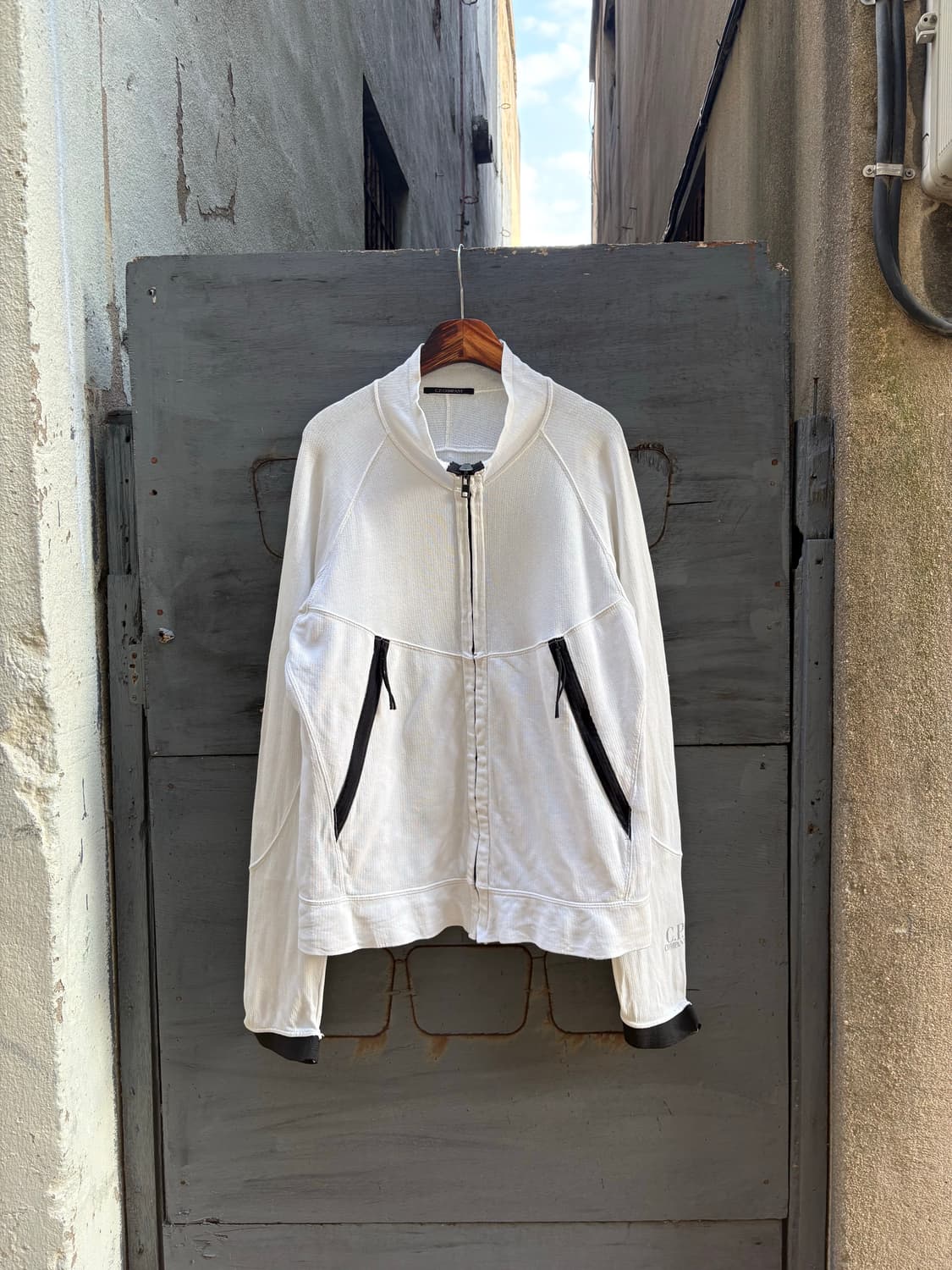 씨피컴퍼니 집업 화이트 상품이미지1