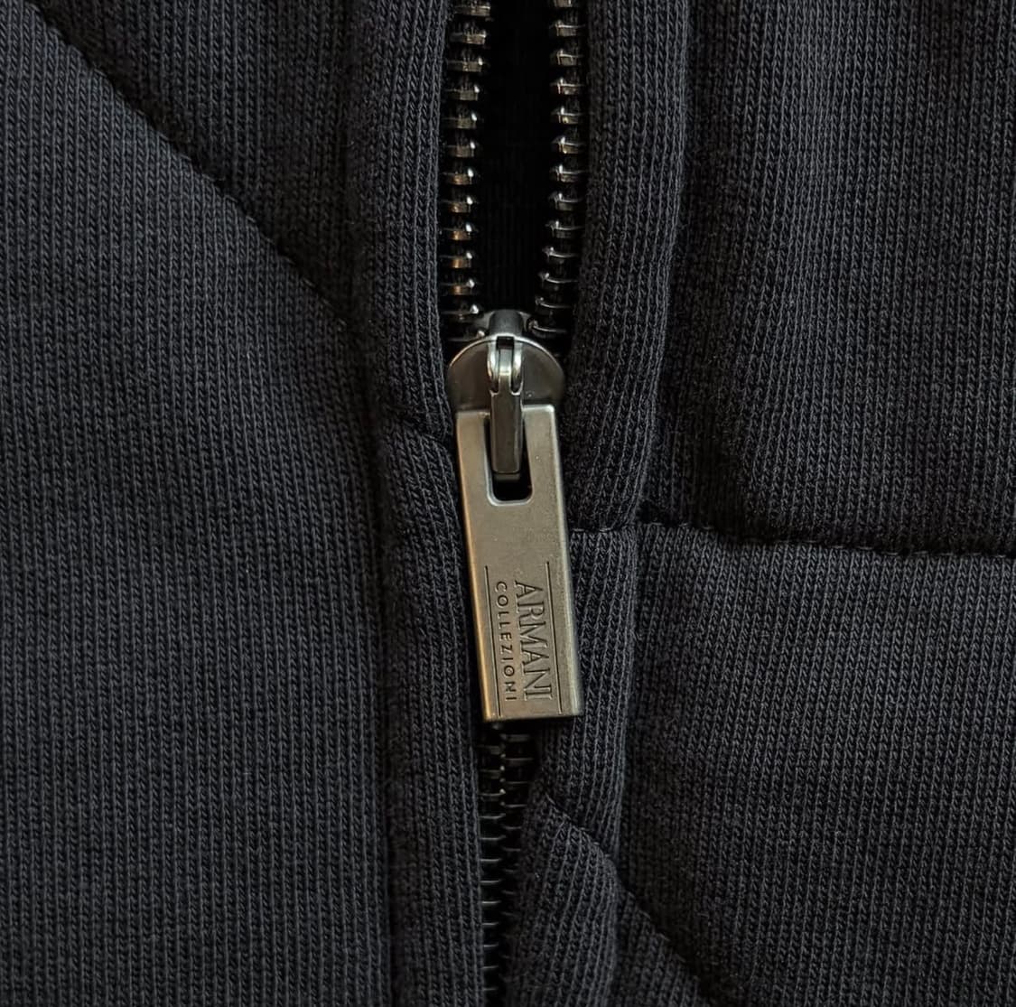 아르마니 꼴레지오니 퀼팅 봄버 재킷 상품이미지5