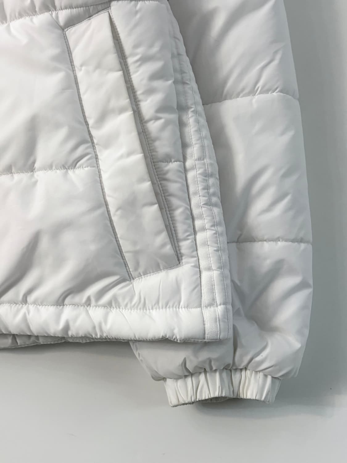 Adidas 아디다스 화이트컬러 와펜 패딩 자켓 상품이미지4