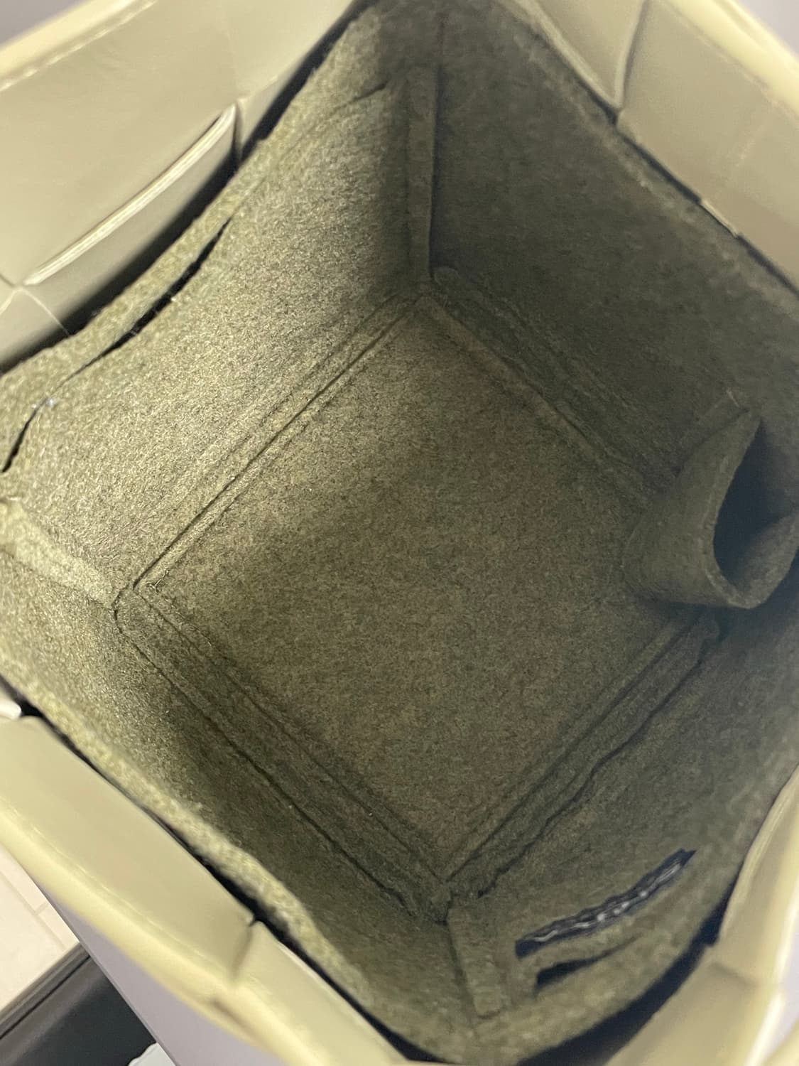 보테가베네타 카세트 버킷백 스몰 상품이미지2
