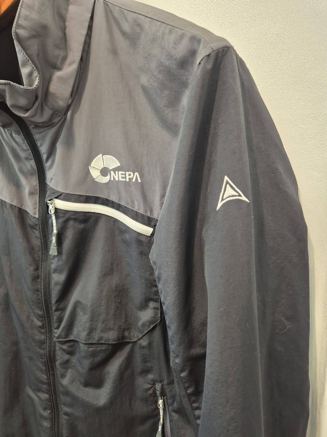 네파  남성 감정 바람막이 자켓 100
사이즈  실측  가슴단면 53 상품이미지3