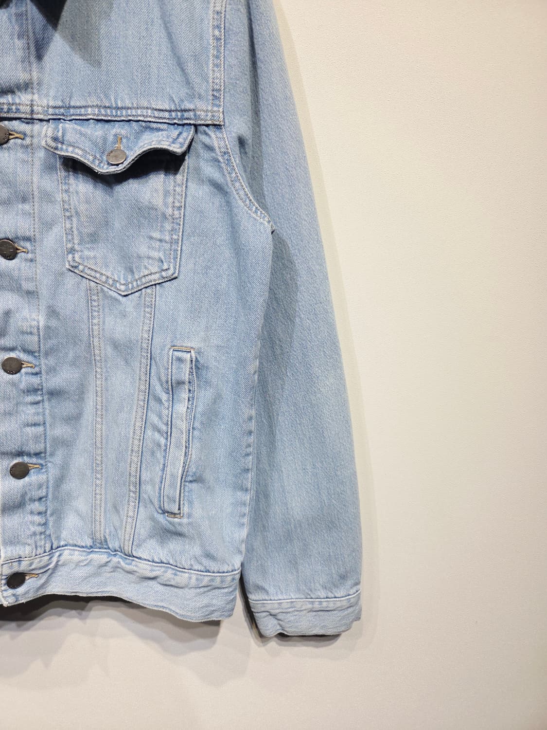 PLAC 플랙 뒷면 레터링 연청 데님 자켓 상품이미지5