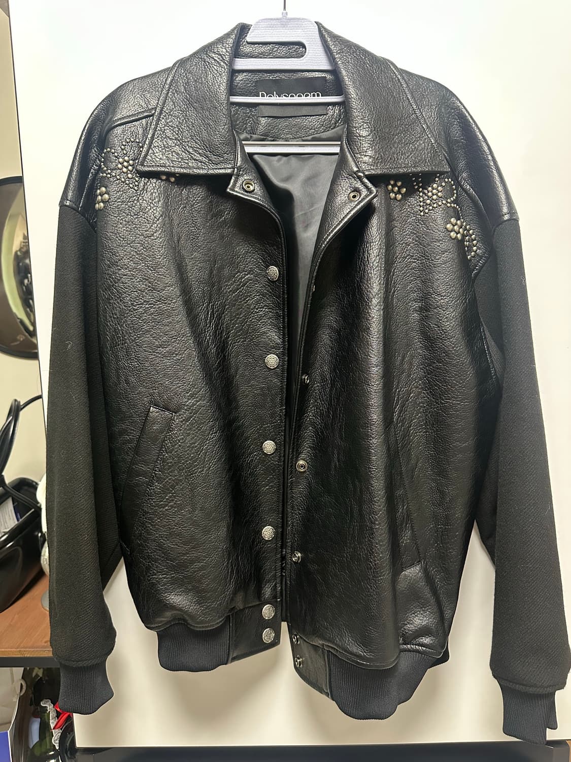 폴리수엠 비건가죽바시티자켓 상품이미지1