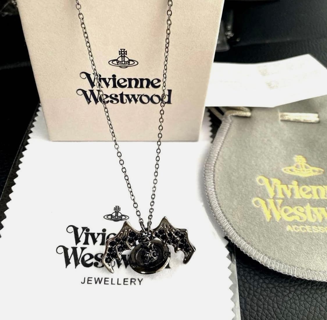 비비안 웨스트우드 박쥐 목걸이 상품이미지1