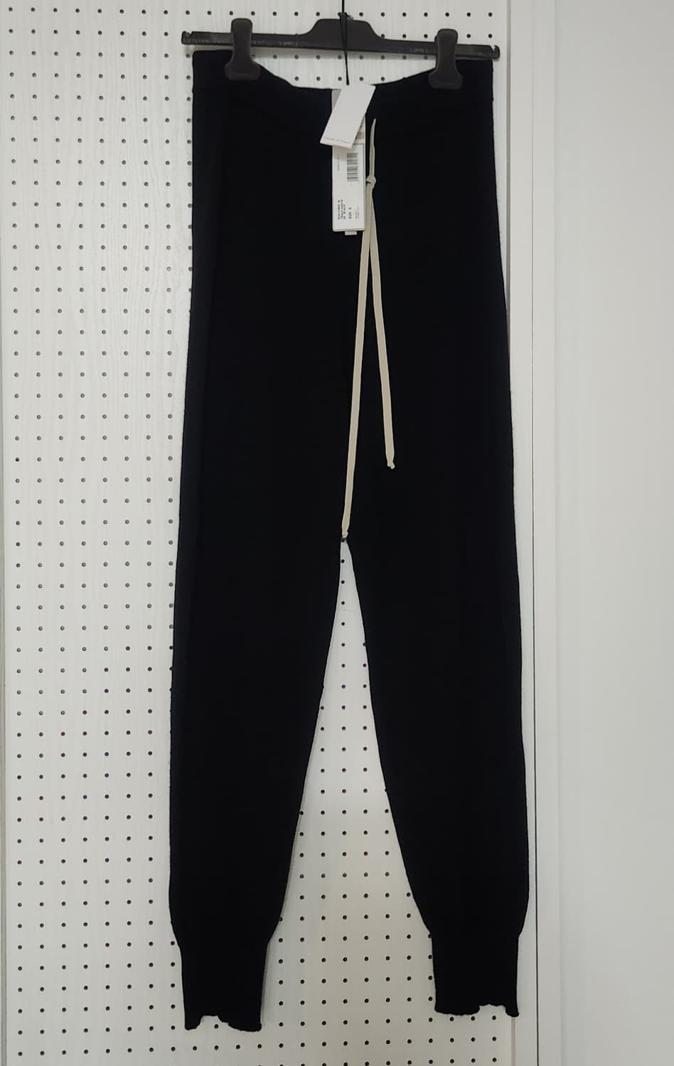 릭오웬스 EDFU 울 트랙 팬츠

​

S사이즈 상품이미지1