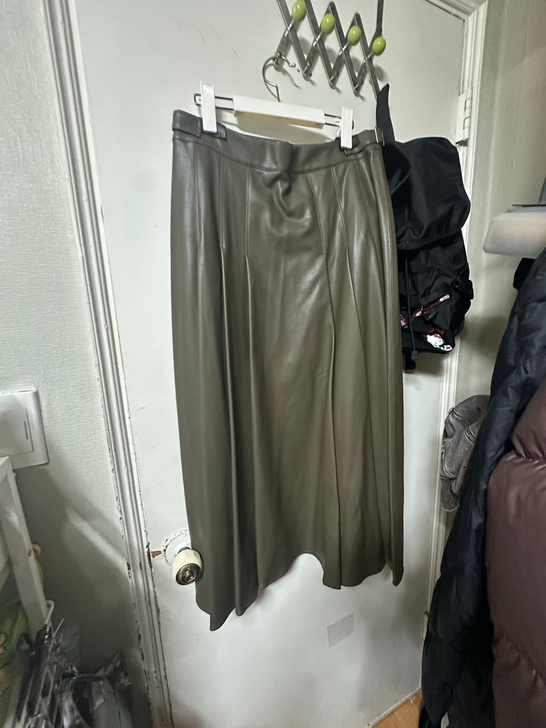 KUME) FAUX LEATHER PLEATED LONG SKIRT L 상품이미지8