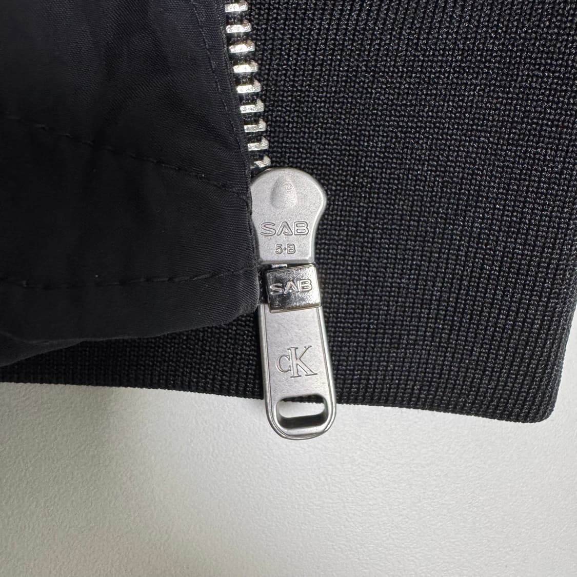 CK 새틴 크롭 봄버 자켓 상품이미지7