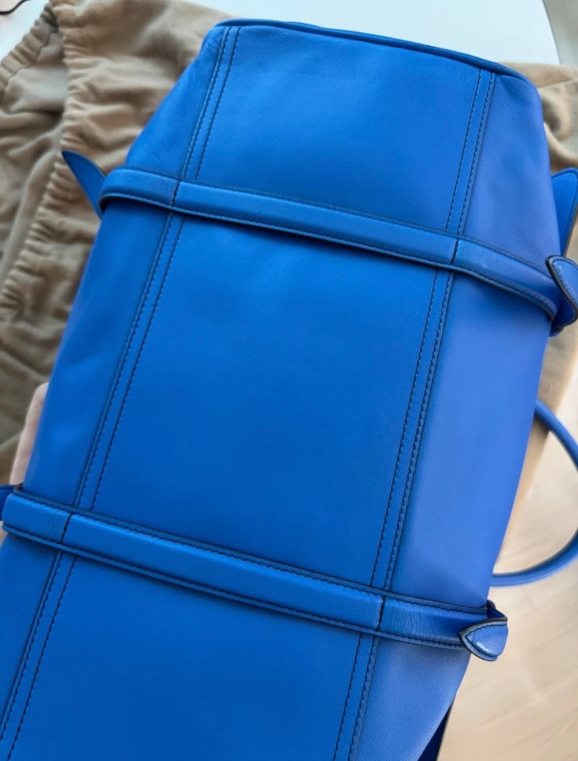 보테가 베네타 인트레치아토 블루 빅백 상품이미지4