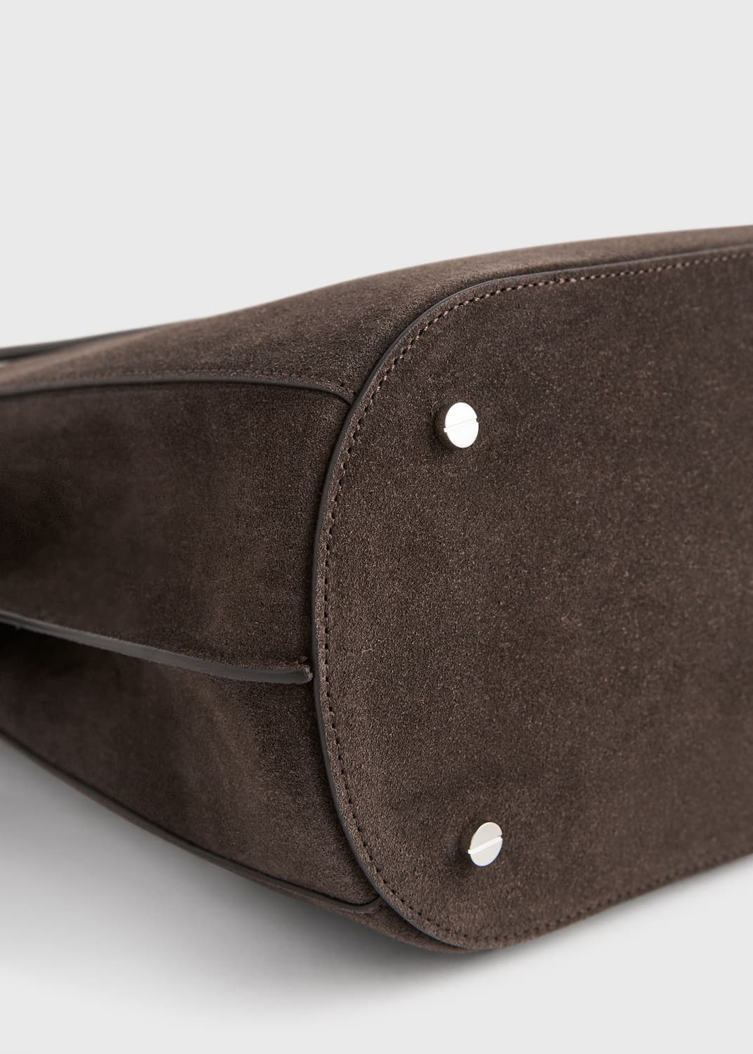 [새상품] 토템 벨티드 스웨이드 버킷 백 브라운 상품이미지7