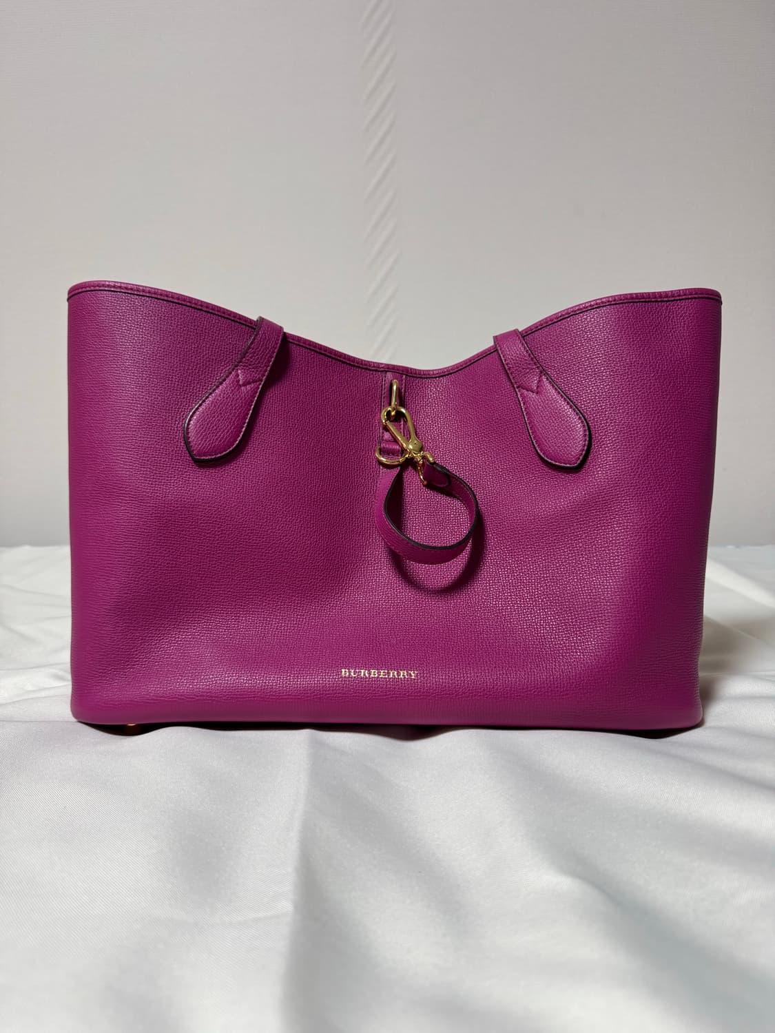 버버리 허니브룩 미디움 토트백 상품이미지2