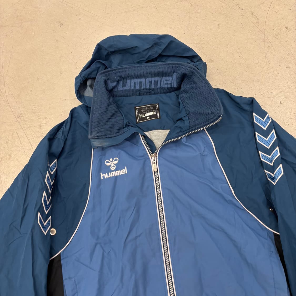 험멜 배색 후드 바람막이 상품이미지2