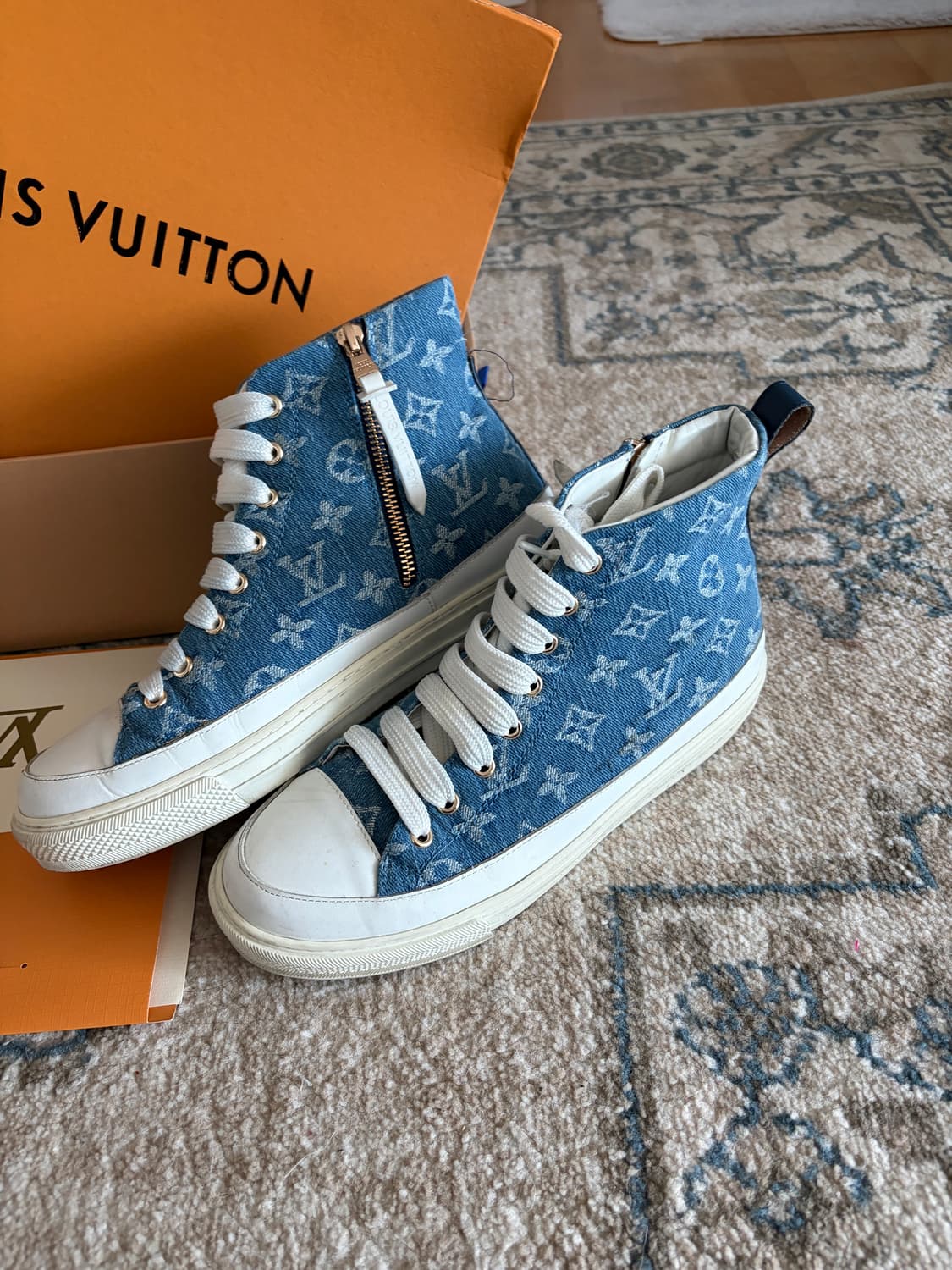 루이비통 데님 하이탑 스니커즈 270 상품이미지2