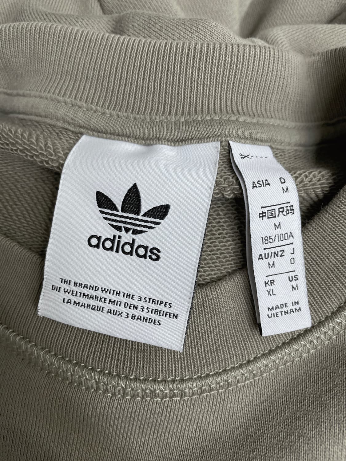 아디다스 유틸리티 지퍼 포켓 맨투맨  상품이미지8