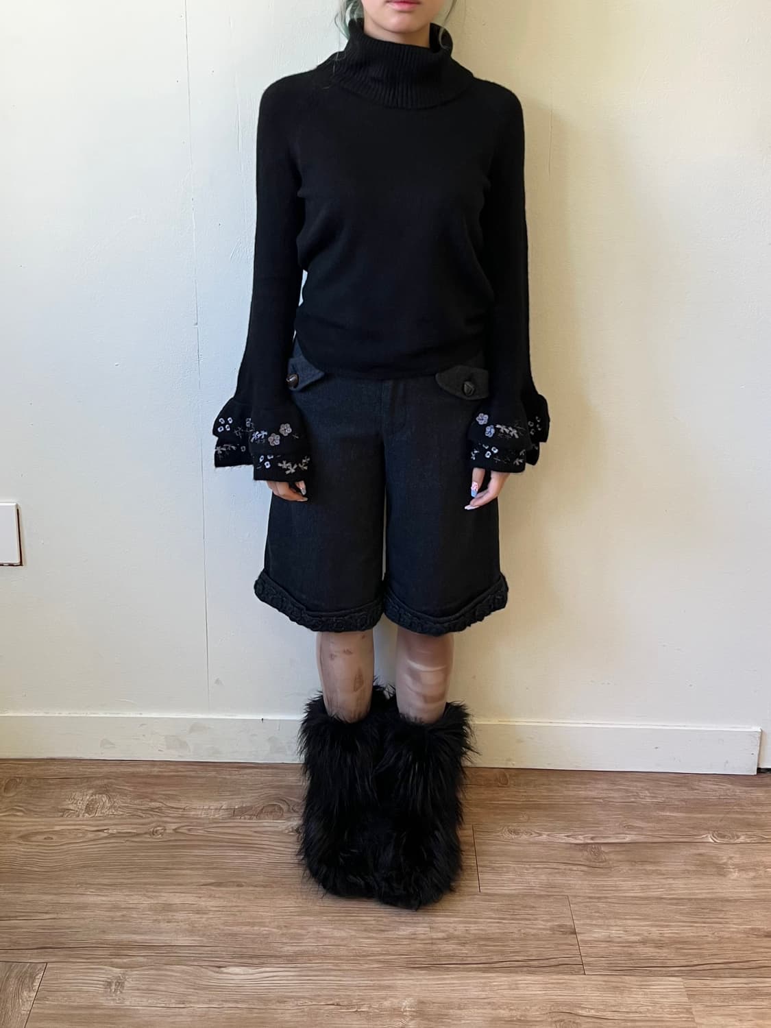 QUEENS COURT 핸드 플라워 터틀넥 상품이미지7