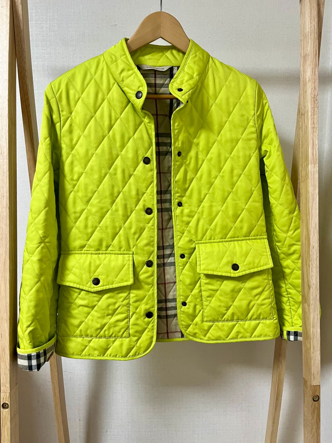 버버리 퀼팅 자켓 라임 XS 정품 상품이미지1