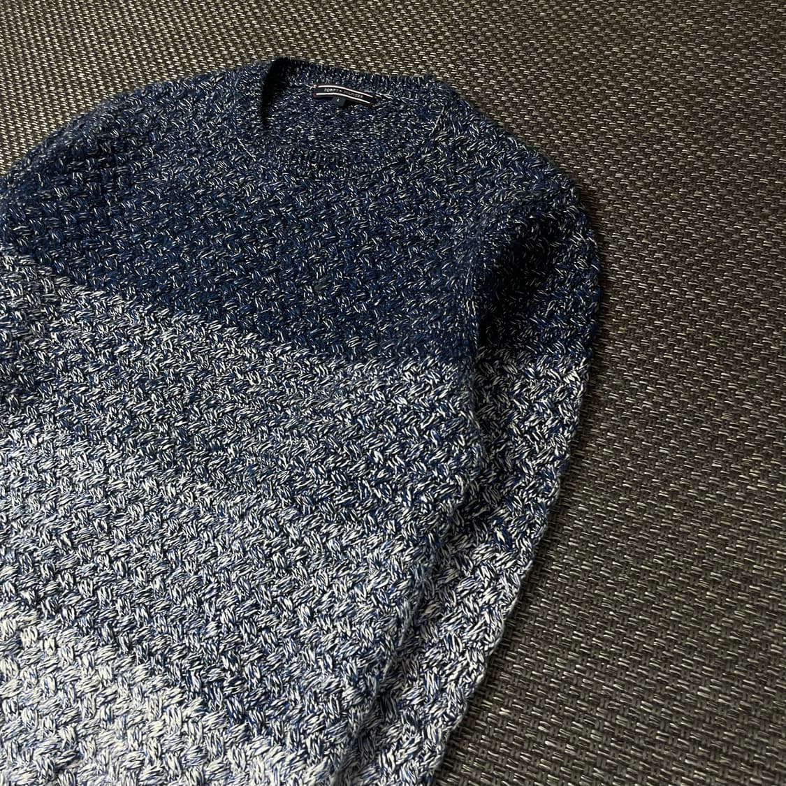 타미힐피거 블루 그라데이션 패턴 라운드넥 긴팔 니트 L 상품이미지5