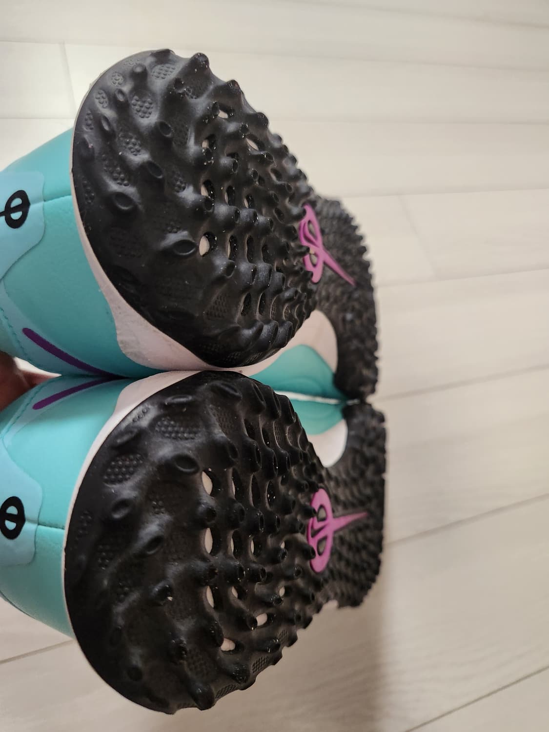 나이키 티엠포 레전드 10 아카데미 TF 풋살화 사이즈250

풋살화라  상품이미지7