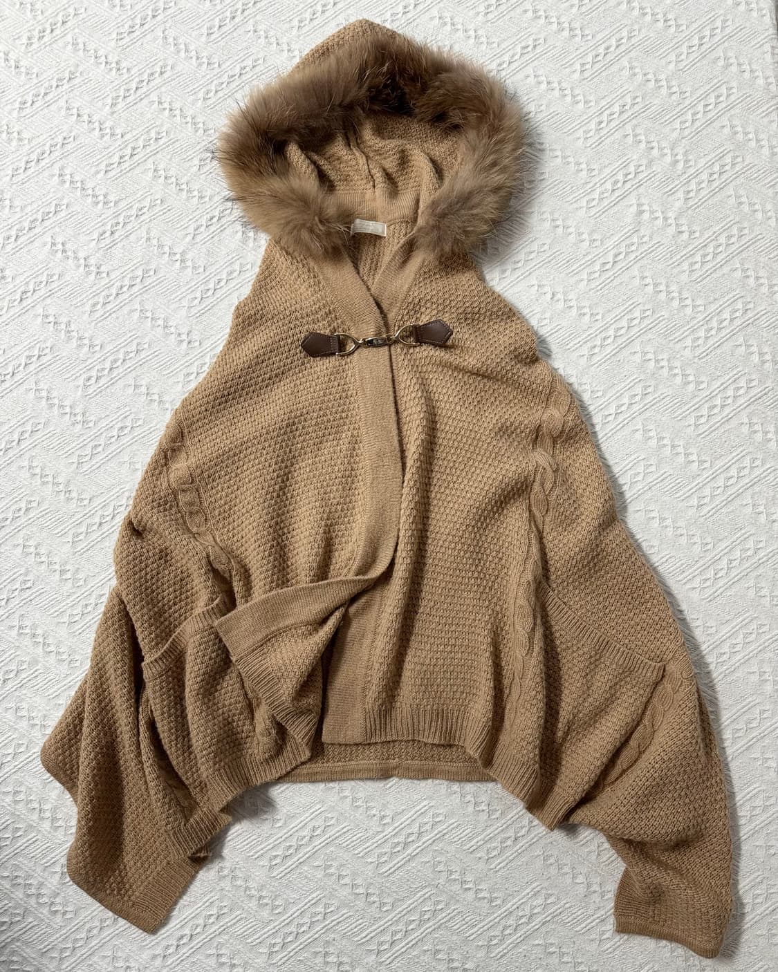 버클 히든 버튼 퍼 후디드 니트 케이프 상품이미지4