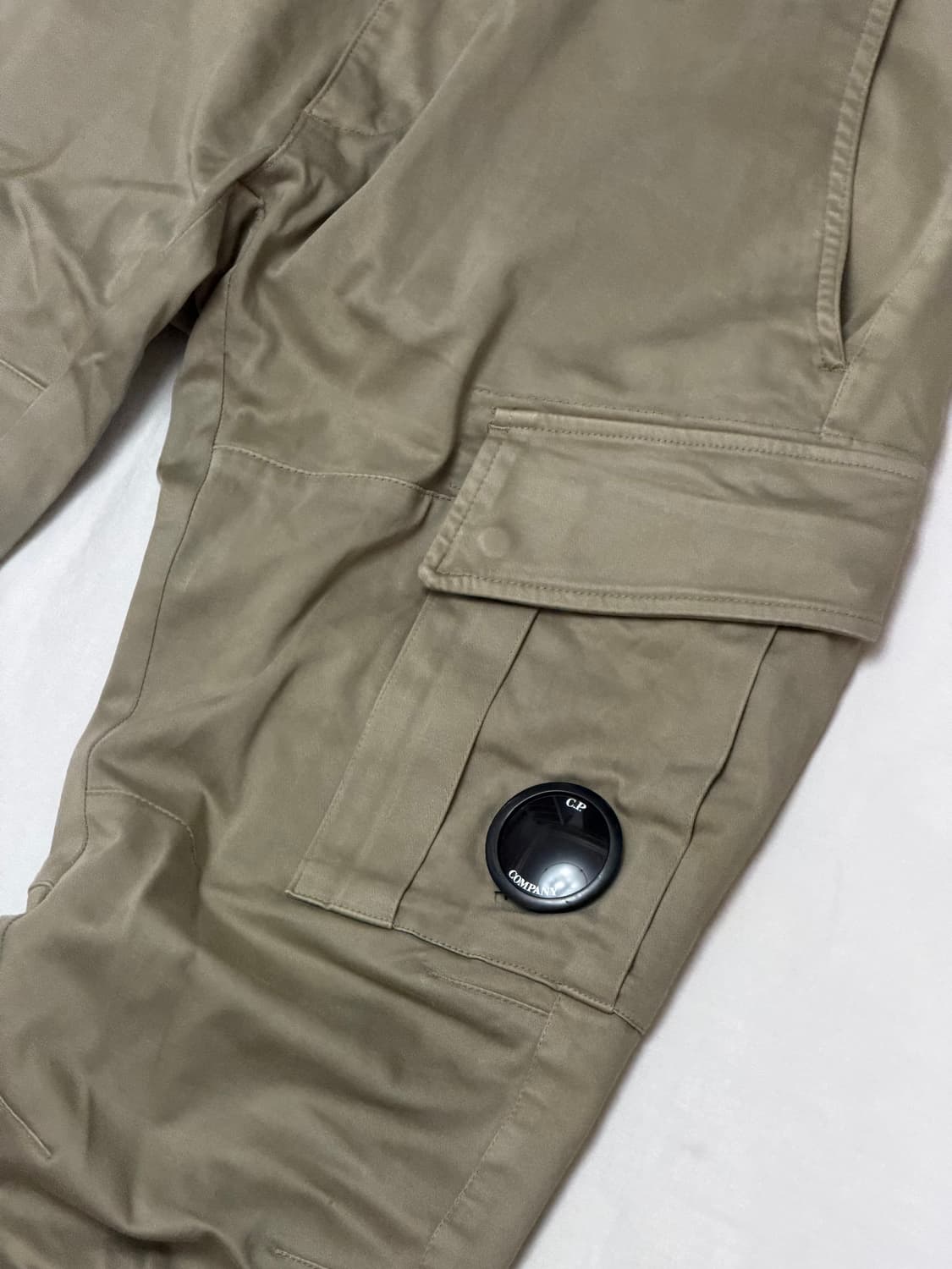 CP 컴퍼니 멀티포켓 카고팬츠 베이지 상품이미지2