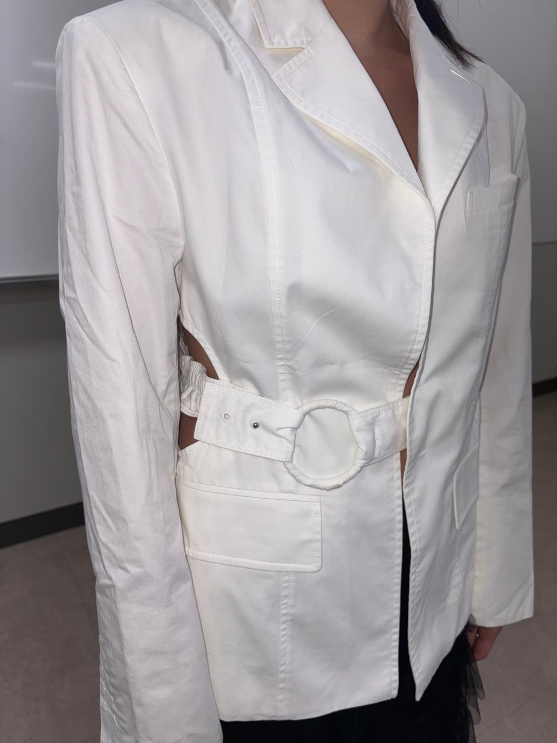 HAE BY HAEKIM White cutout belted jacket 상품이미지1