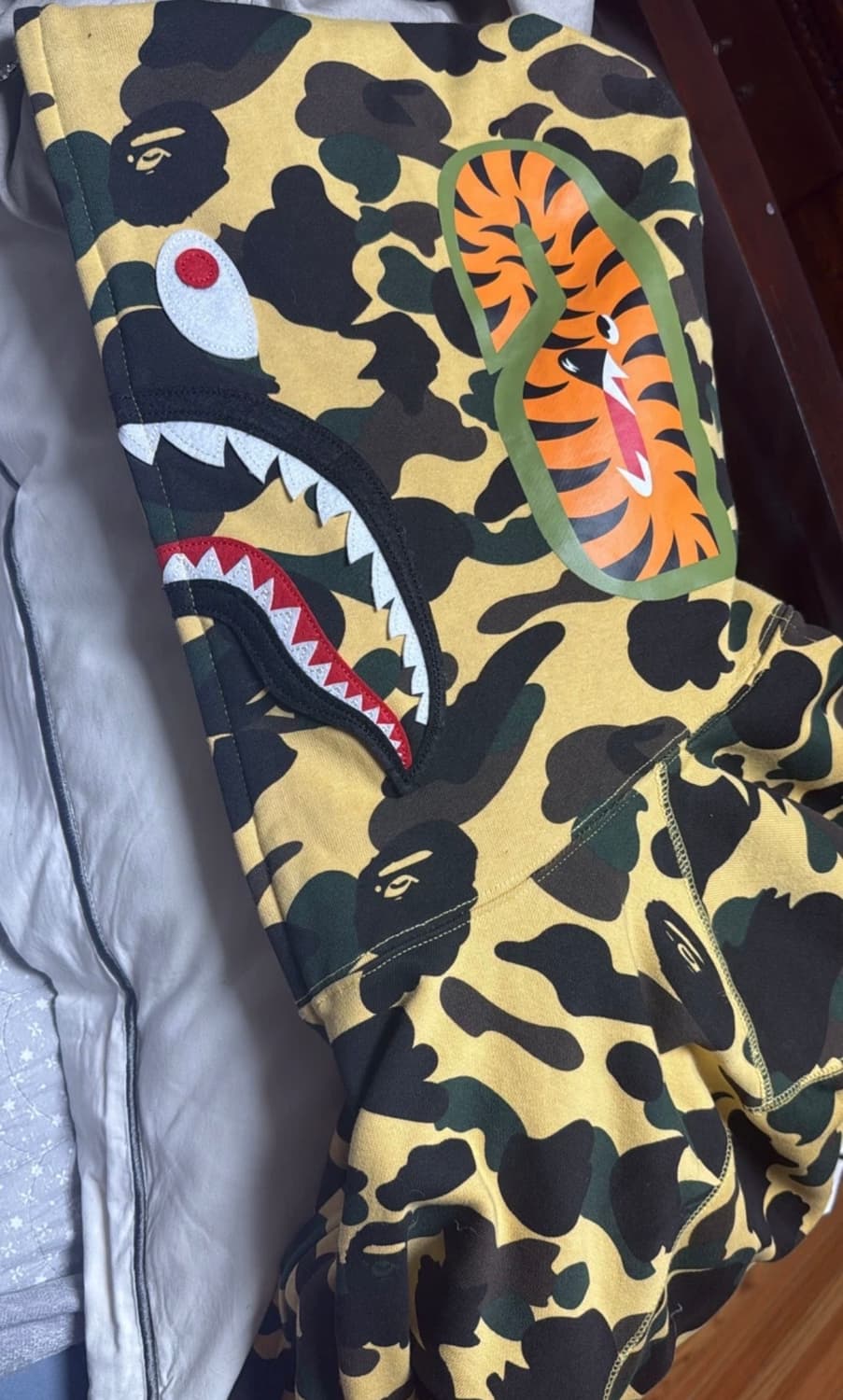 정품 베이프 퍼스트 카모 샤크 풀 집 후드 옐로우 XL 상품이미지2