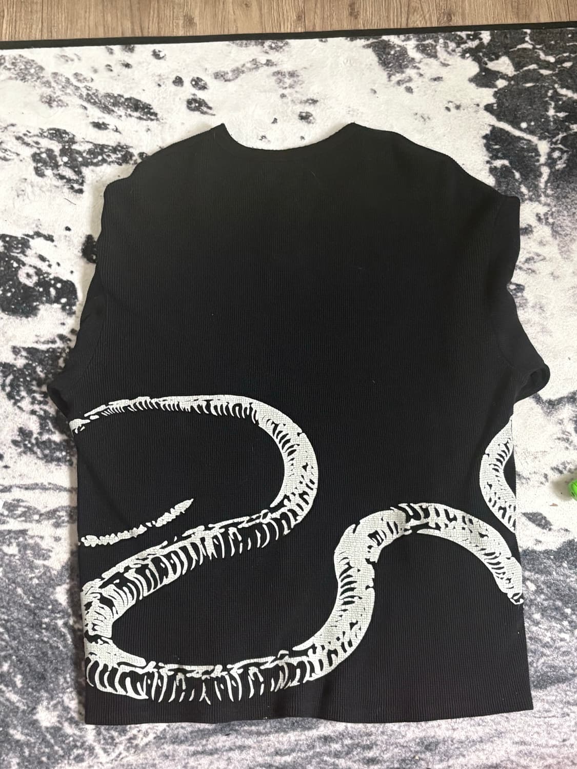 ETCE ONE SNAKE HENLEY NECK WAFFLE KNIT 상품이미지2