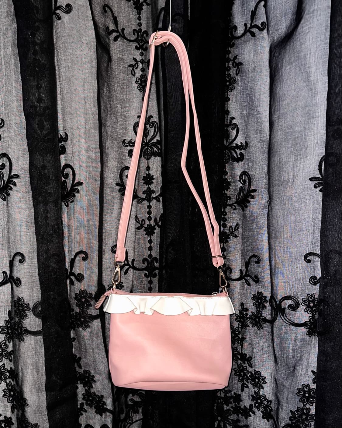 pink ruffle trim crossbody bag 상품이미지3