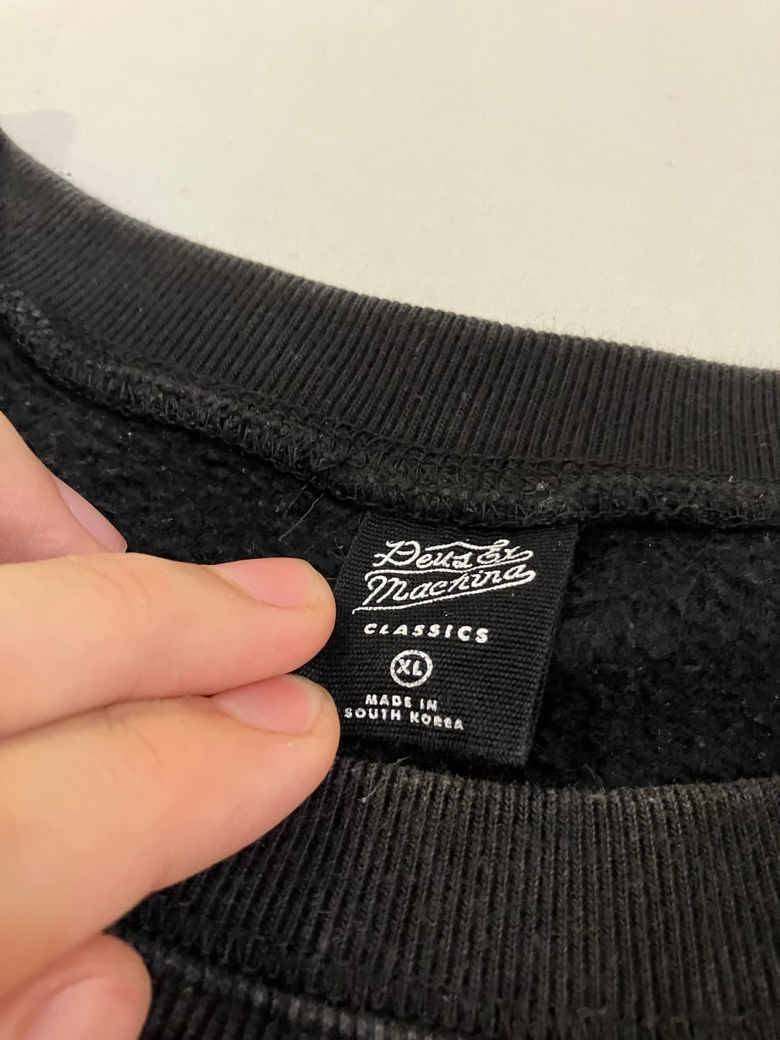 데우스 엑스 마키나 서울 맨투맨 스웻셔츠 블랙 상품이미지5