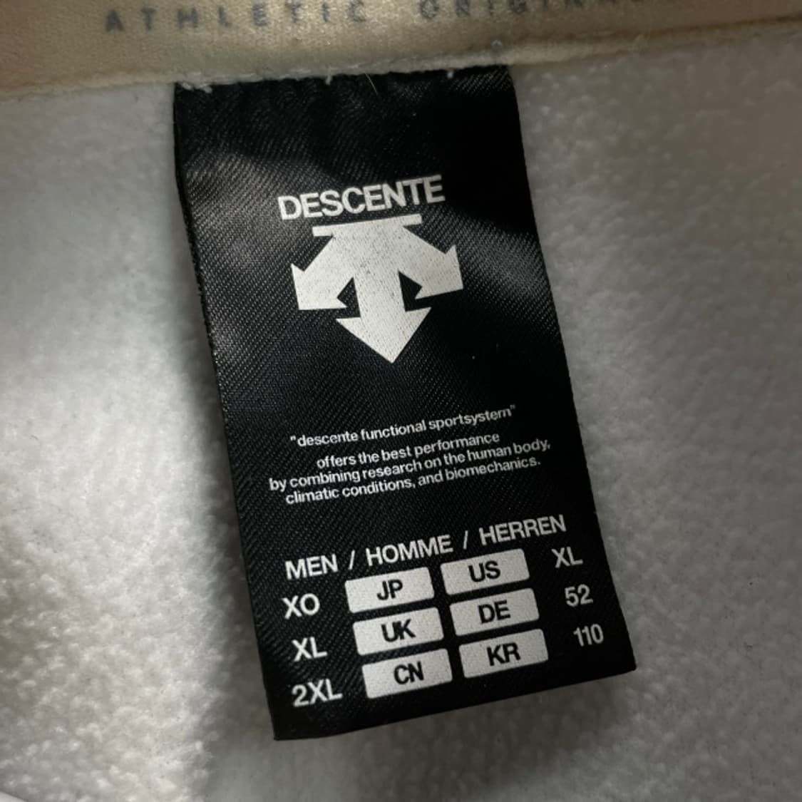 105 데상트 하이브리드 방풍 패딩 상품이미지3