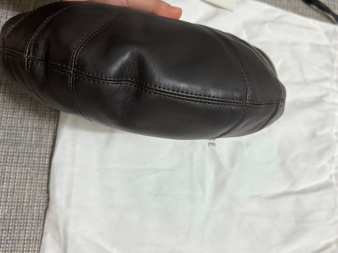 르메르 미니 포춘백 다크초콜릿 판매해요 상품이미지6