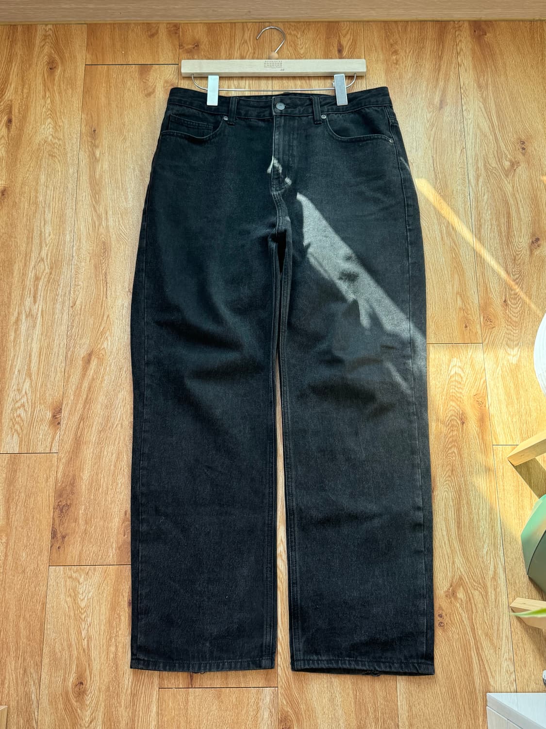 [33] 무탠다드 레귤러 핏 데님 워시드 블랙 상품이미지2