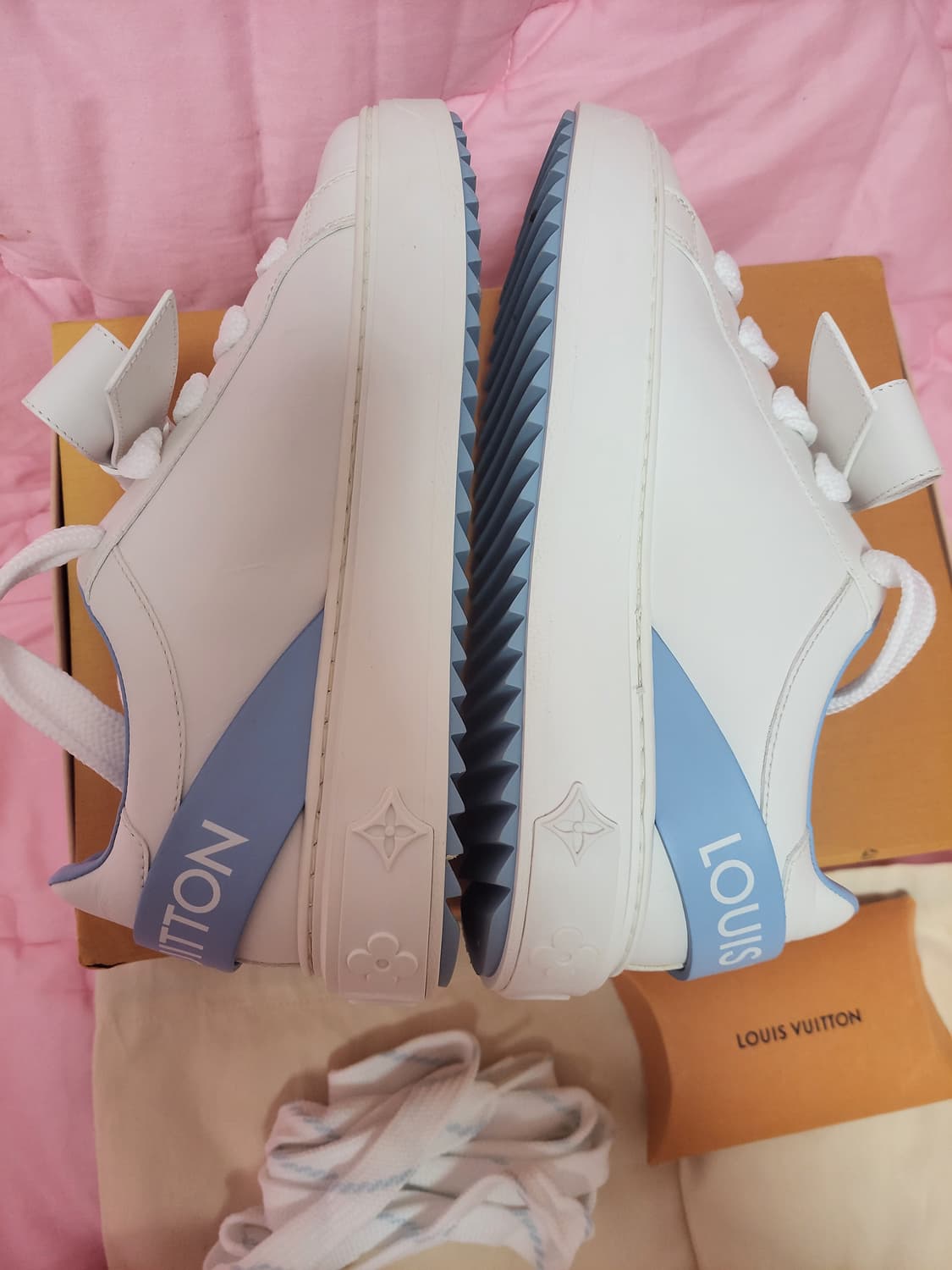 정품)급처명품세탁완료상태좋음!루이비통 리본 타임아웃 태연 스니커즈 운동화 상품이미지4